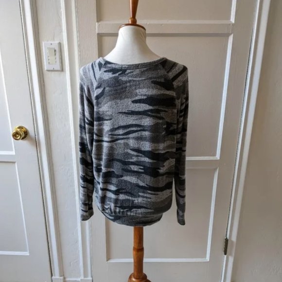 Buffalo David Bitton camo sweater size medium - Picture 4 of 6